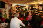 gal/2010/2010 Saitentwist Mayersche 13.11. Tierisches/_thb_2010 Saitentwist Mayersche 13.11. 039.jpg